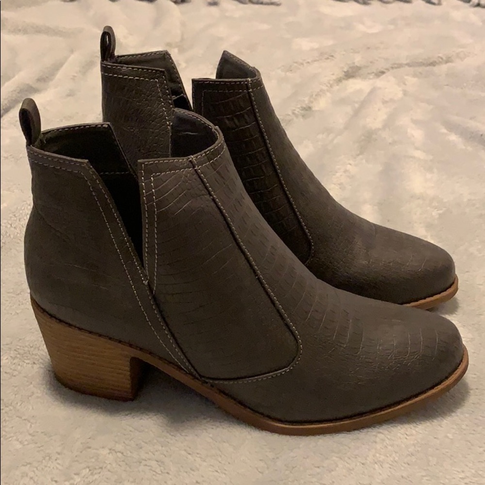 Beautiful Gray Booties - Size 9